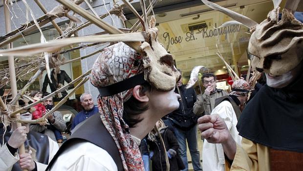 El desfile de Carnaval congregó a numerosos toledanos por las calles de Toledo