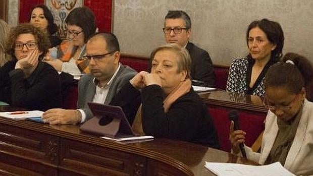 El Ayuntamiento de Alicante confirma que no puede devolver la paga extra de 2012 a los funcionarios