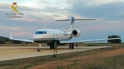 Avión donde fue transportado el cuadro