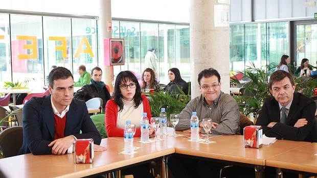 Pedro Sánchez, en la Universidad Autónoma con estudiantes