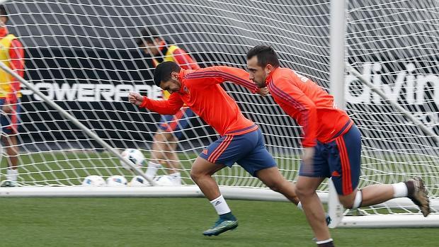 Paco Alcácer durante un entrenamiento