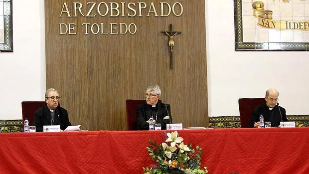 José Antonio Martínez, Braulio Rodríguez y Roberto Serres en el acto de apertura del Año Jubilar