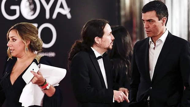 Pablo Iglesias y Pedro Sánchez, durante la entrega de los Goya