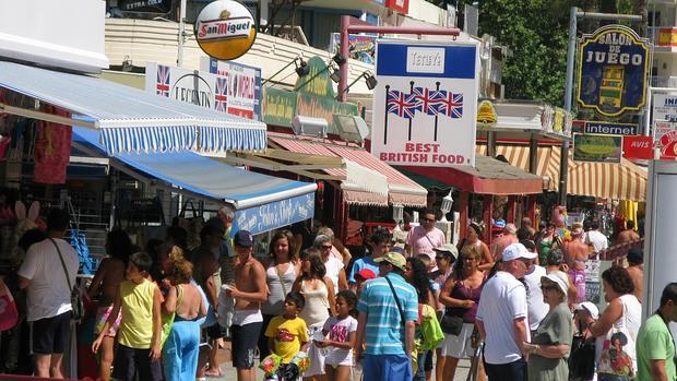 Comercios de Benidorm con rótulos en inglés