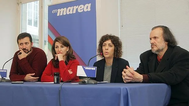 Los diputados de En Marea, en la rueda de prensa en Santiago