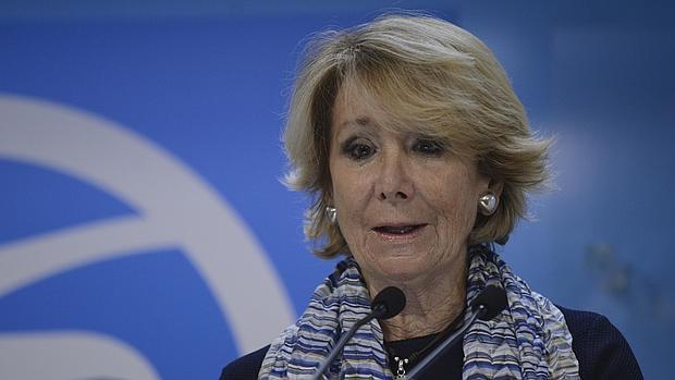 Imagen de Esperanza Aguirre en el momento de presentar su dimisión