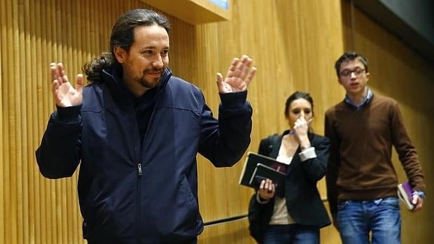 Pablo Iglesias, delante de Irene Montero y Errejón