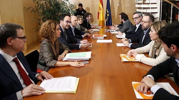 PSOE y Ciudadanos cierran acuerdos en regeneración opuestos al planteamiento de Podemos