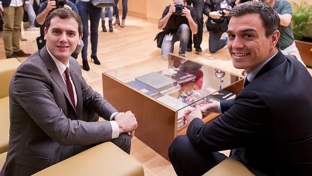 PSOE y Ciudadanos cierran hoy acuerdos puntuales en busca de un pacto global