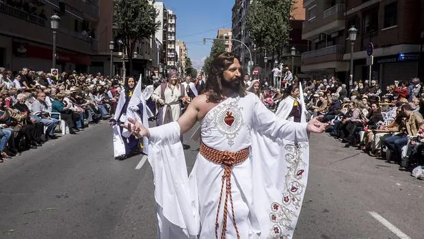 Imagen de un cofrade de la Semana Santa Marinera de Valencia
