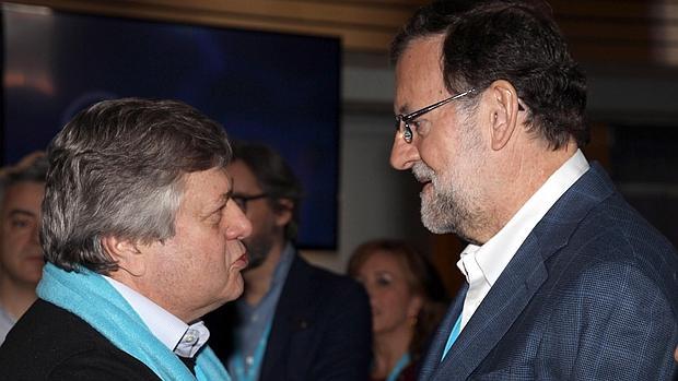 Mariano Rajoy saluda a a Leopoldo Ernesto López, padre del opositor al régimen venezolano, Leopoldo López