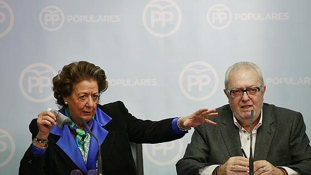 Imagen de Barberá con el senador Pedro Agramunt, en su última comparecencia en la sede del PP, el 19 de enero