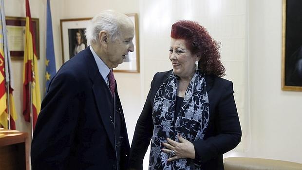 Consuelo Císcar, junto a Santiago Grisolía, en una imagen de archivo