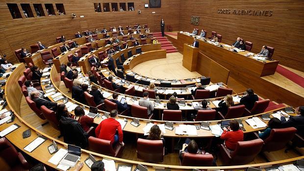 Las Cortes Valencianas proponen citar a una persona fallecida en una comisión de investigación