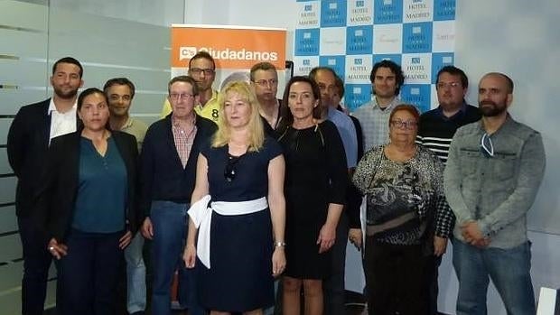 Candidatura de Ciudadanos en Torrevieja, con Pilar Gómez en el centro