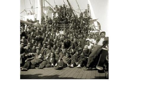 Españoles repatriados a bordo del «Semíramis»