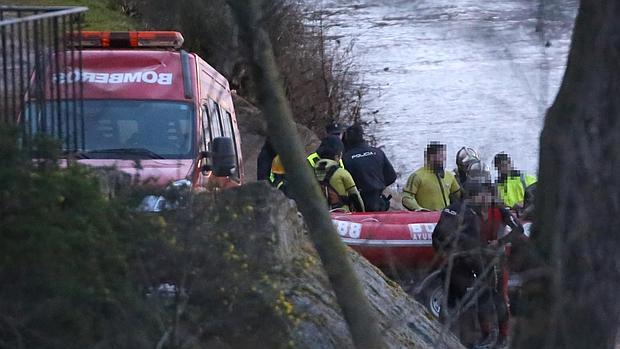 Los bomberos rescatan el cadáver del río Pisuerga en Valladolid