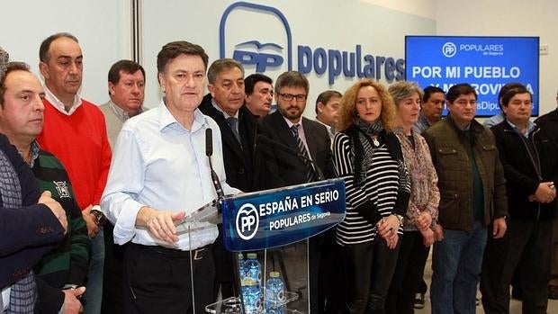 Los presidentes de las Comunidades de Villa y Tierra y de las Mancomunidades de Segovia, junto al presidente del PP provincial, Francisco Vázquez,