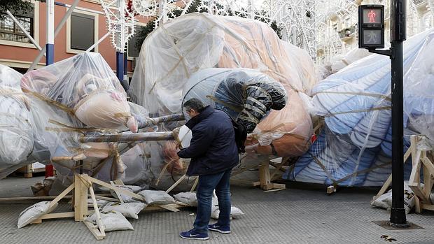 Imagen de los primeros ninots de las Fallas 2016 que ya han tomado las calles de Valencia