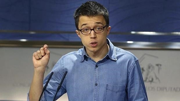 Errejón alerta a Sánchez de que Rivera lo está pilotando hacia la gran coalición