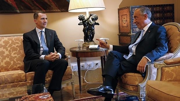 El Rey con el nuevo presidente de Portugal, Marcelo Rebelo de Sousa en el Palacio de Belém, en Lisboa