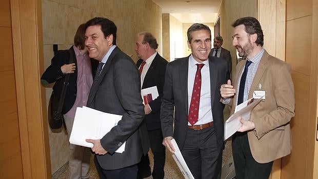 Los portavoces de los Grupos de lsa Cortes, minutos antes de la reunión sobre la reforma del Estatuto