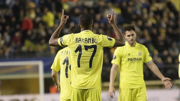 Bakambu celebra el segundo gol del Villarreal