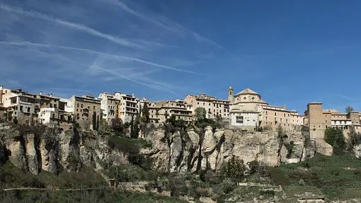 Panorámica de la ciudad de Cuenca desde el puente de hierro de San Pablo