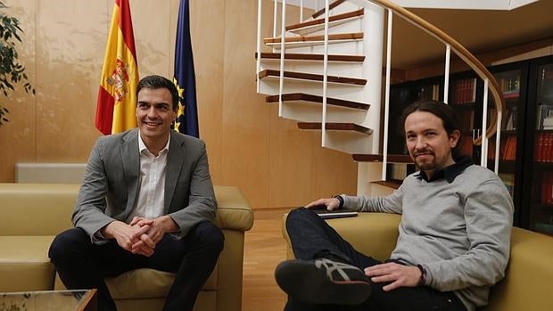 Pedro Sánchez y Pablo Iglesias, reunidos en el Congreso de los Diputados