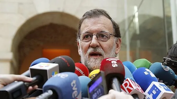 El presidente en funciones, Rajoy, hace declaraciones ante los medios