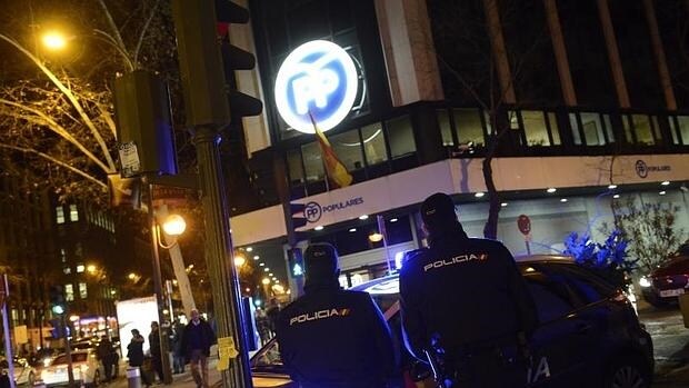 Registro policial a la sede del PP en la calle Génova