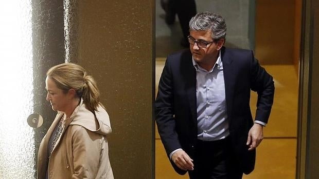 LOurdes Bernal y Cristóbal Grau abandonan la reunión con Isabel Bonig