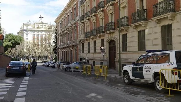 Calle Alcalá Galiano donde, presuntamente, fue agredida sexualmente una chica por un conductor del Samur