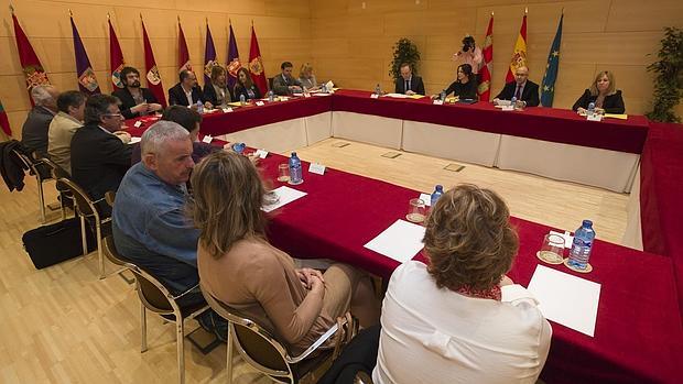 Reunión de la Mesa y Junta de Portavoces de las Cortes de Castilla y León, con la plataforma de víctimas del Alvia