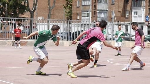 Un partido de fútbol siempre es un buen plan gratuito