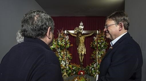 Imagen de Ximo Puig durante su visita a la Semana Santa Marinera