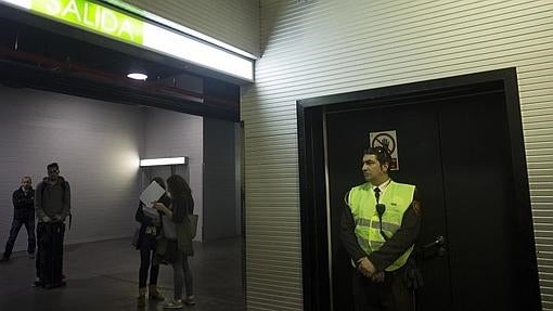 Uno de los portones de las instalaciones del Madrid Arena tras la tragedia