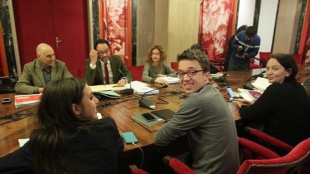Los equipos de negociación de PSOE y Podemos