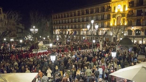 La procesión del Santo Entierro, el Viernes Santo a su paso por la plaza de Zocodover