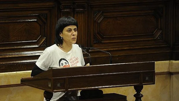 La diputada de la CUP, Anna Gabriel, en el Parlament
