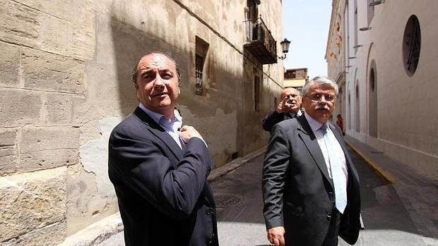 José Joaquín Ripoll, junto a los juzgados de Orihuela, tras declarar