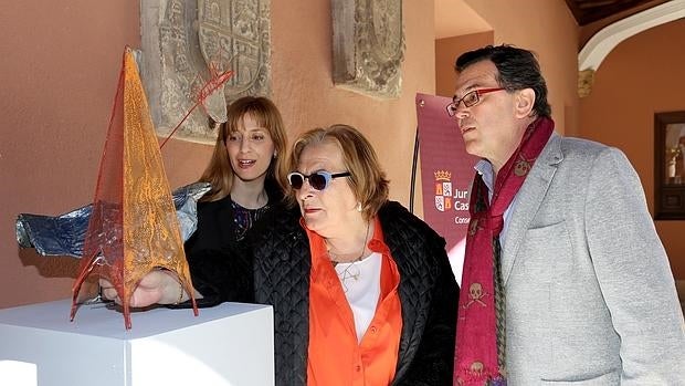 La heredera María Pilar Lourdes Tejedor, junto a las autoridades de la Junta