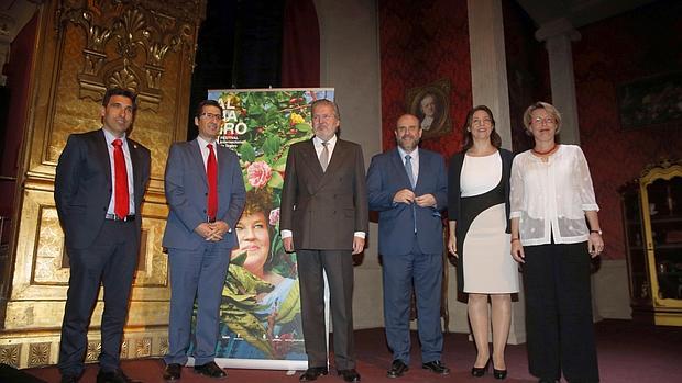 La presentación del Festival se ha realizado en el Teatro María Guerrero con la presencia del ministro de Educación, Íñigo Méndez de Vigo; el vicepresidente de Castilla-La Mancha, José Luis Martínez Guijarro; el presidente de la Diputación de Ciudad Real, José Luis Caballero; el alcalde de Almagro, Daniel Reina; la directora del Instituto Nacional de las Artes Escénicas y de la Música, Montserrat Iglesias; y la directora del Festival, Natalia Menéndez