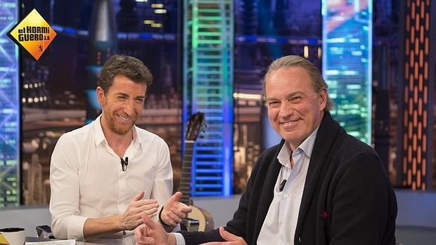 Imagen de Pablo Motos y Bertín Osborne durante el programa