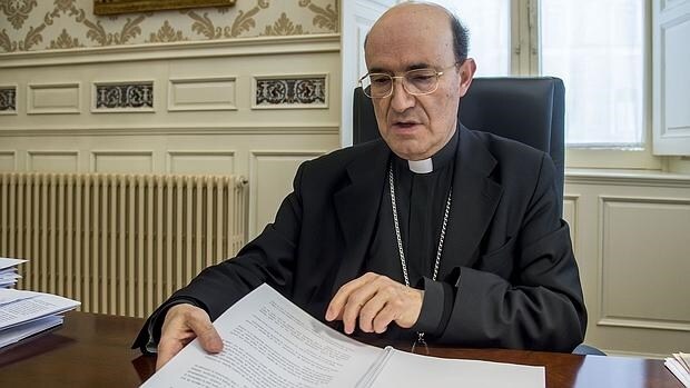 El arzobispo de Burgos, Fidel Herráez, en un momento de la entrevista con ABC