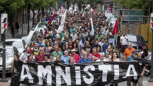 Manifestación, en Bilbao en 2015, para reclamar la «amnistía» para los presos de ETA