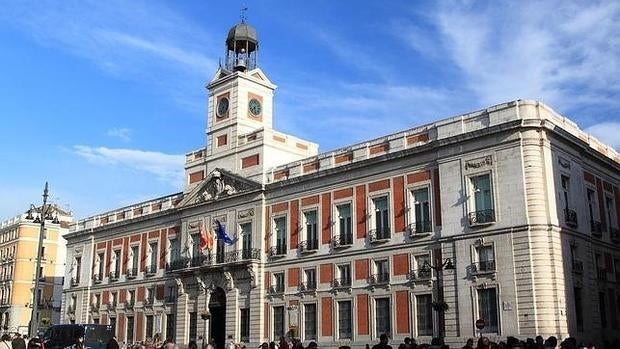 Fachada de la Real Casa de Correos, sede del Gobierno regional