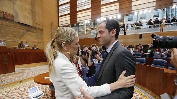 Cifuentes y Aguado (C's), en la sesión de investidura