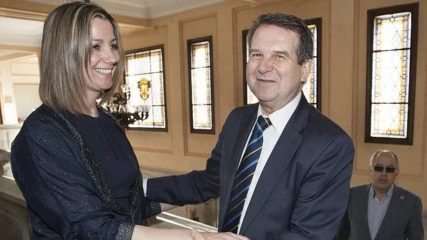 La alcaldesa de Lugo, Lara Méndez, recibió en el Ayuntamiento a Caballero