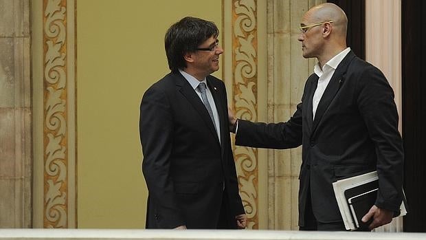 Raül Romeva con Carles Puigdemont, presidente de la Generalitat catalana